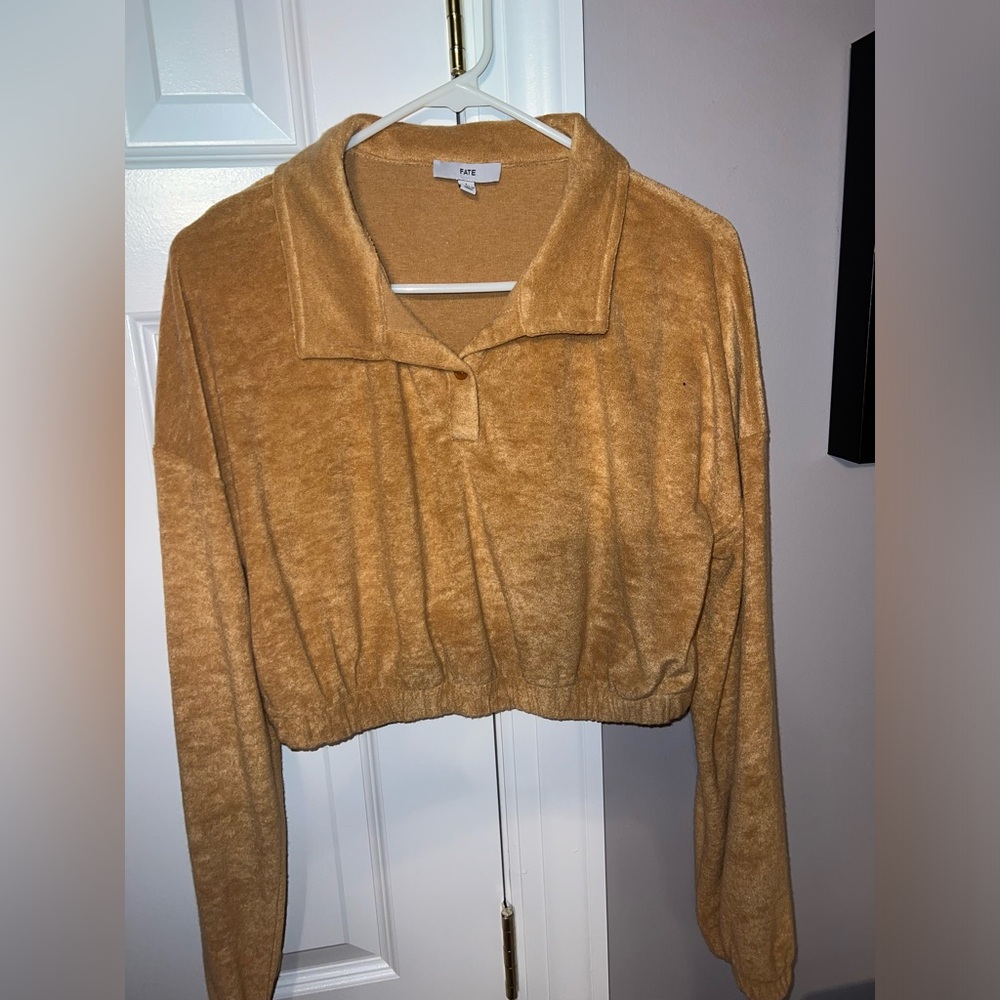 Cropped velvet collared long sleeve